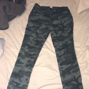 GAP CAMO PANTS